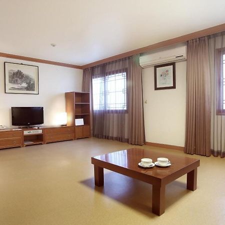 Admiral Hotel Кодже Екстериор снимка