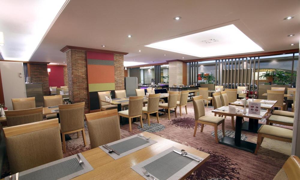 Admiral Hotel Кодже Екстериор снимка