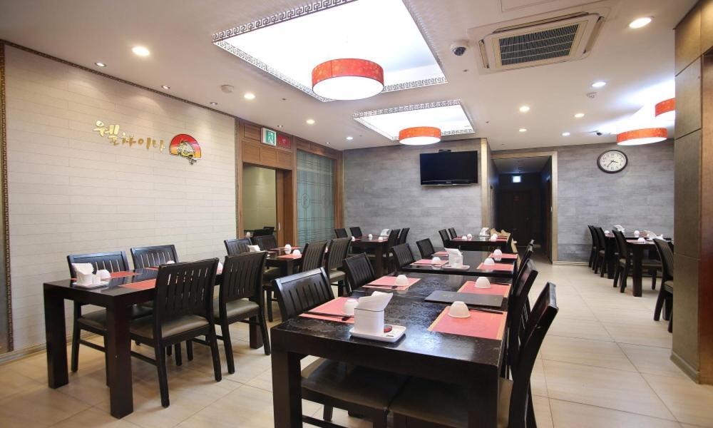 Admiral Hotel Кодже Екстериор снимка