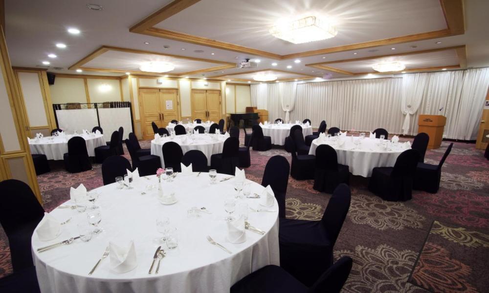 Admiral Hotel Кодже Екстериор снимка