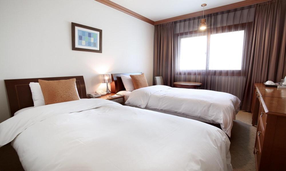 Admiral Hotel Кодже Екстериор снимка