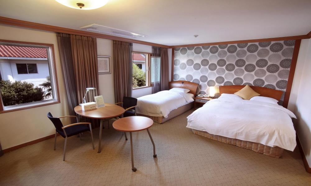 Admiral Hotel Кодже Екстериор снимка