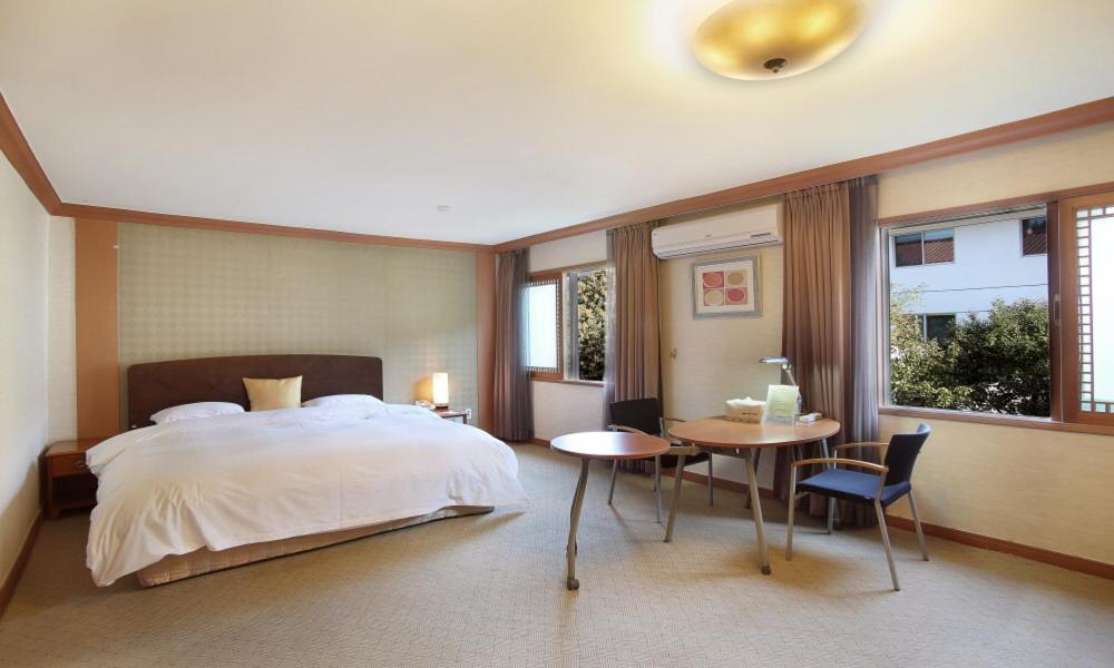Admiral Hotel Кодже Екстериор снимка