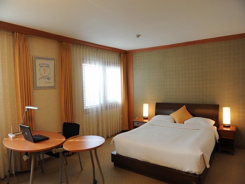 Admiral Hotel Кодже Екстериор снимка