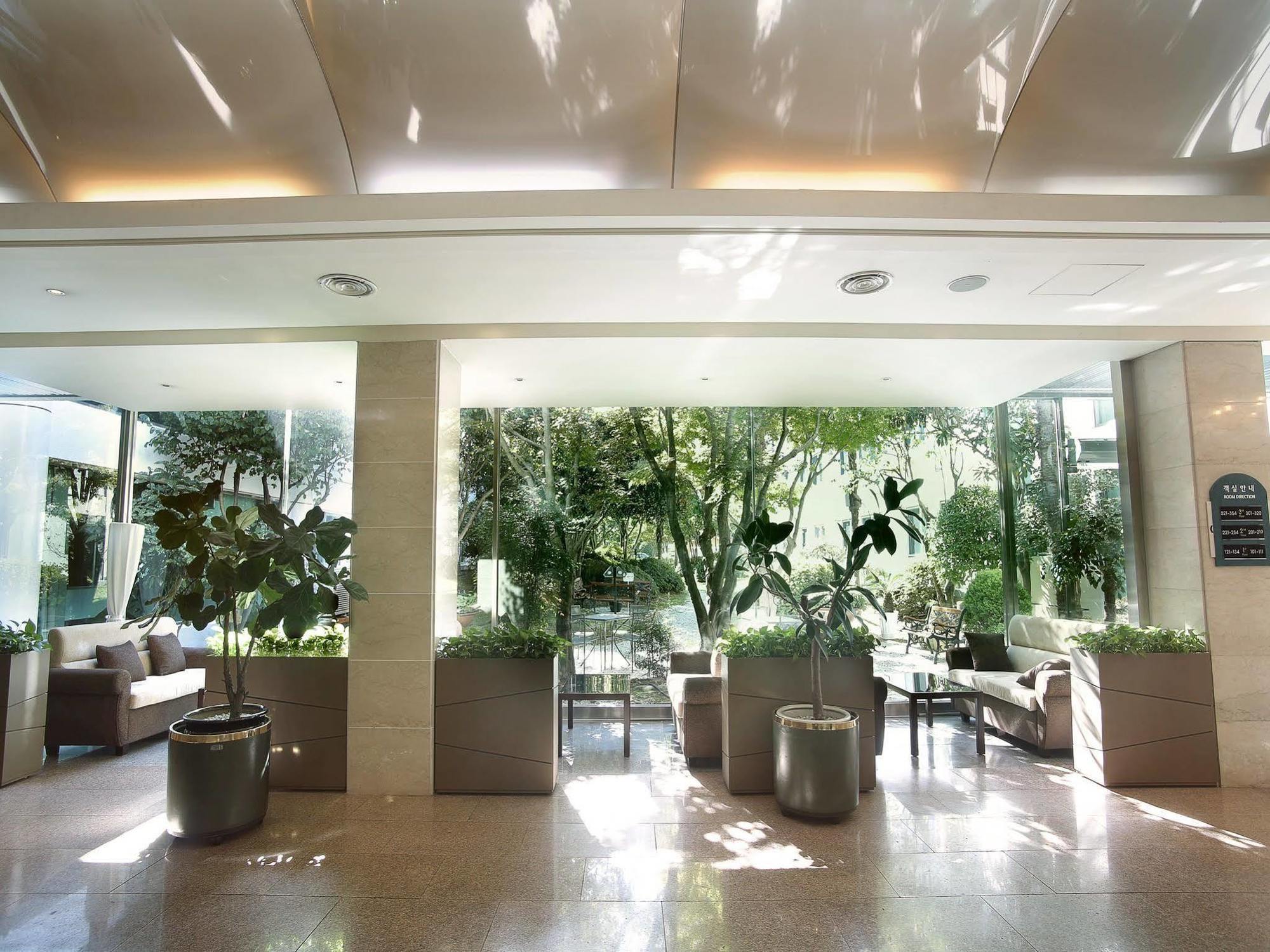 Admiral Hotel Кодже Екстериор снимка