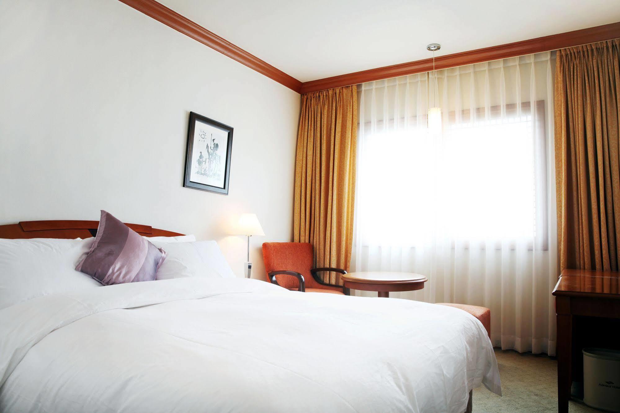 Admiral Hotel Кодже Екстериор снимка