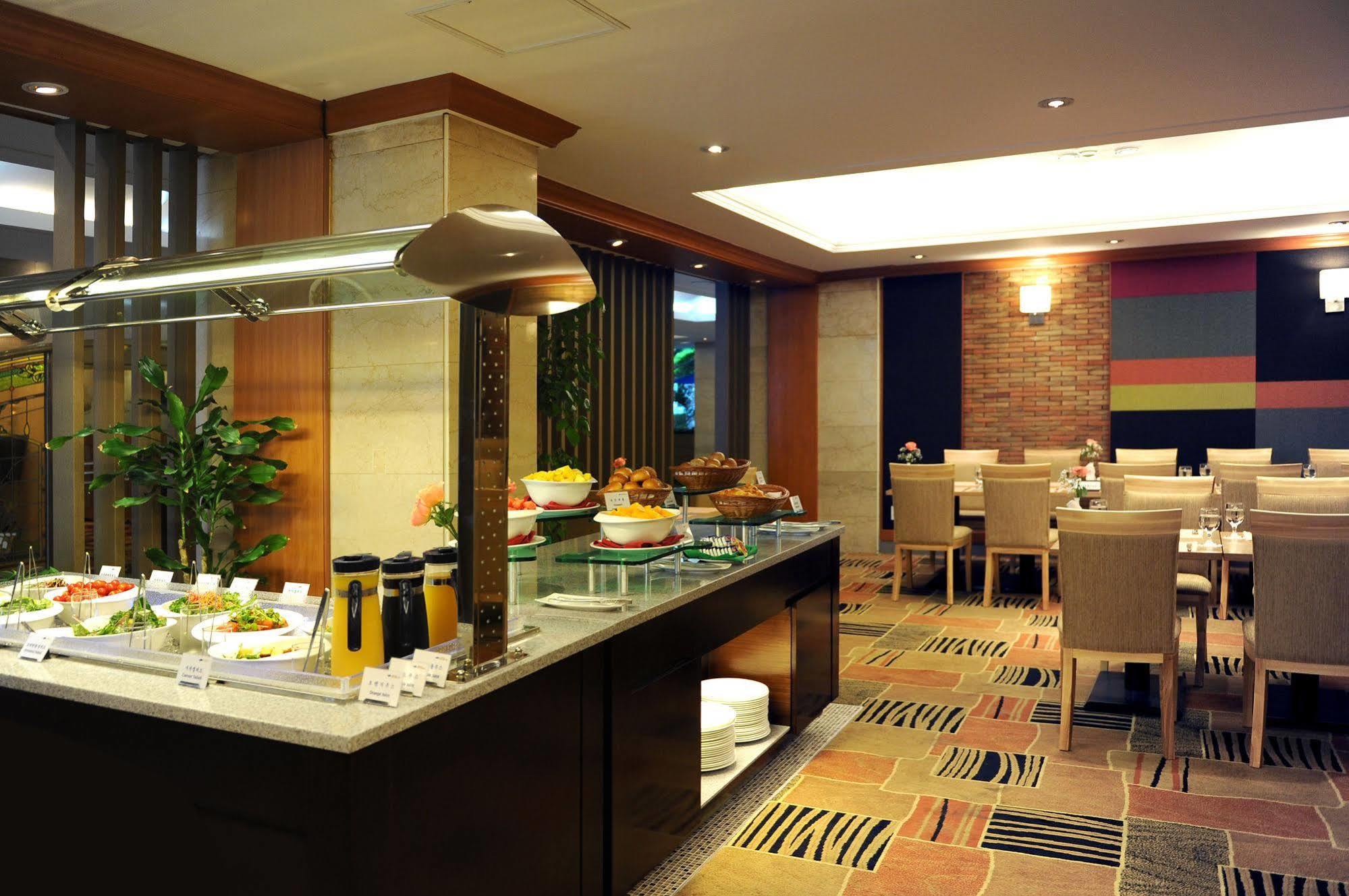 Admiral Hotel Кодже Екстериор снимка